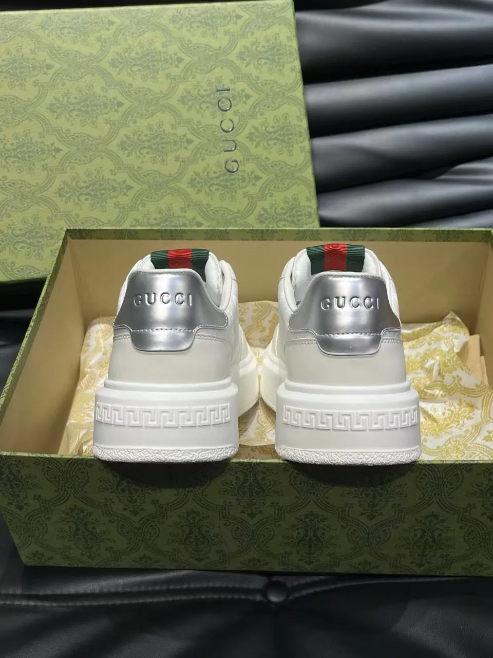 Factory price: 460💰Gucci new men's shoes GUCCI [Lightning] latest shoes are shipped. Original quality, fashionable, special materials, sheepskin lining, new packaging. The foot feels super comfortable and the workmanship is impeccable. Size: 38-44, customized 45